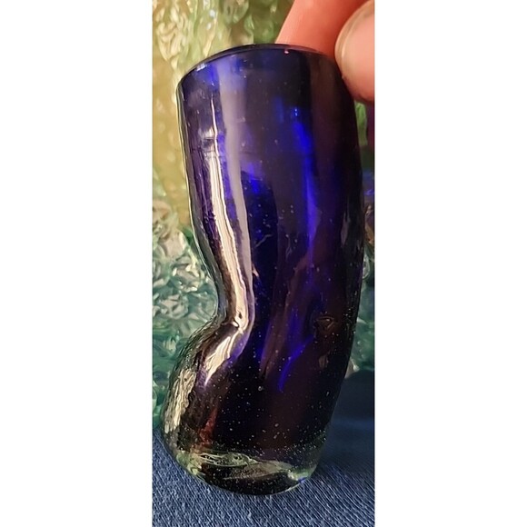Vintage Cobalt Blue Hand-Blown Glass Vase – Twisted Art Glass Studio Piece - Picture 3 of 5